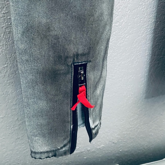 NEW! Detache Labs Gray Distressed Denim Jeans - Picture 8 of 8